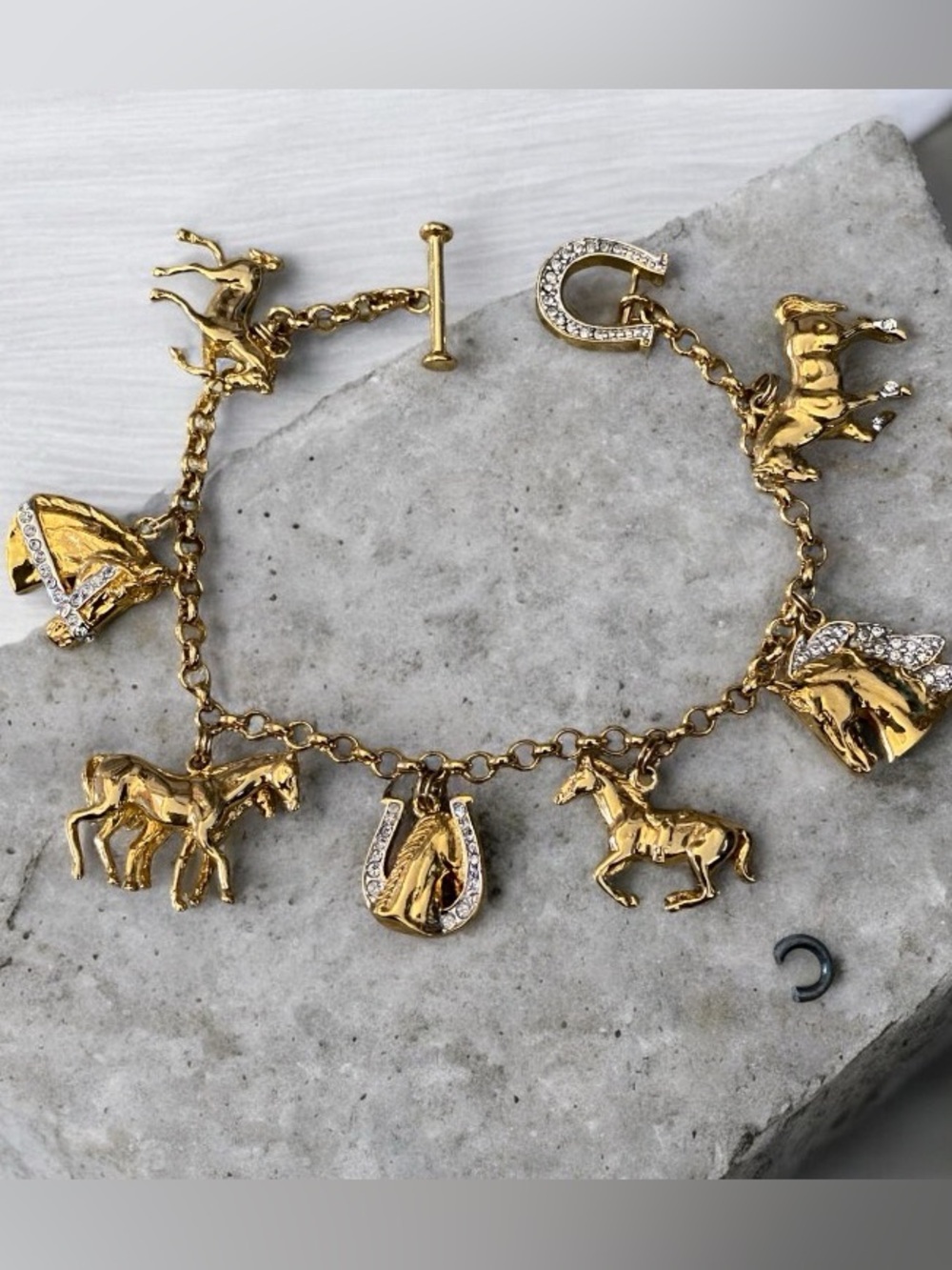 Danbury Mint gold plated majestic rhinestone horses charm bracelet 6.75in